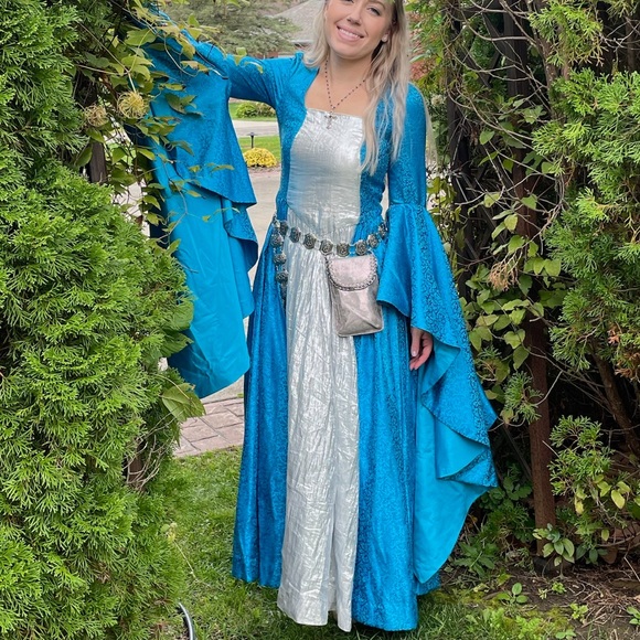 ✨🌙 Beautiful Medieval Renaissance Gown 🌙✨ - Picture 4 of 16